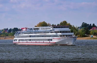 Лайнер Георгий Чичерин, компании ВодоходЪ