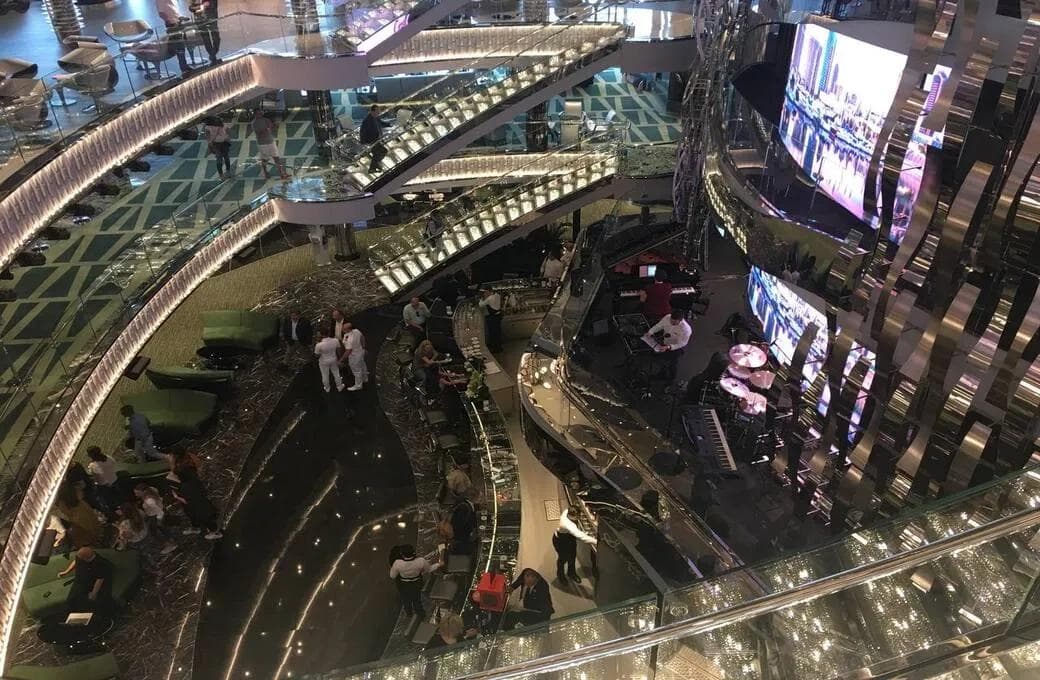 Лайнер MSC Seaview, компании MSC Crociere. Фото 1