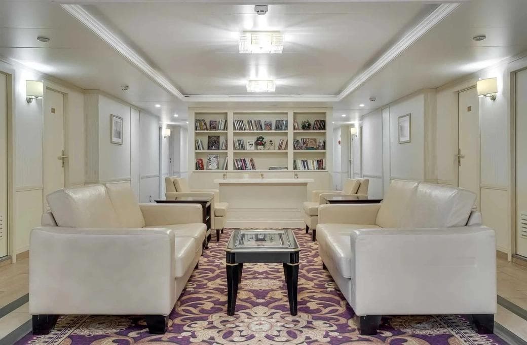 Лайнер Генерал Лавриненков , компании Донинтурфлот. Фото 1