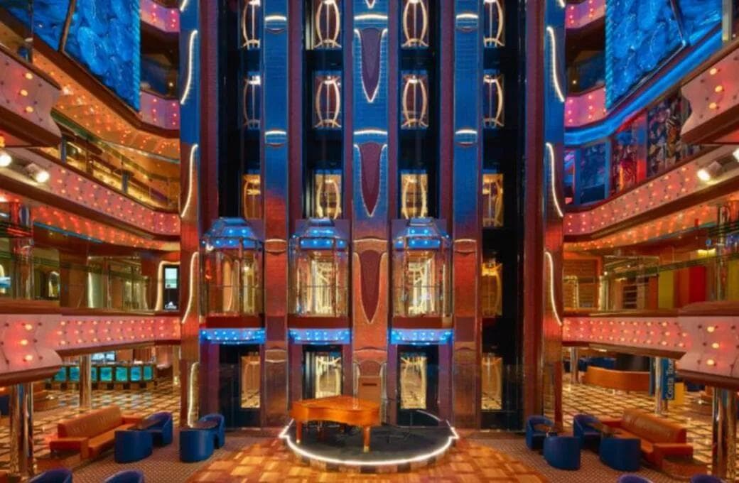 Лайнер Costa Diadema, компании Costa Cruises. Фото 1