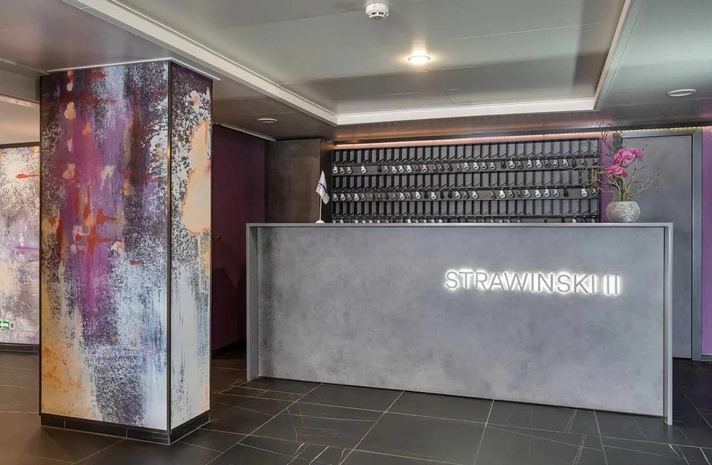 Лайнер Игорь Стравинский, компании Донинтурфлот. Фото 1