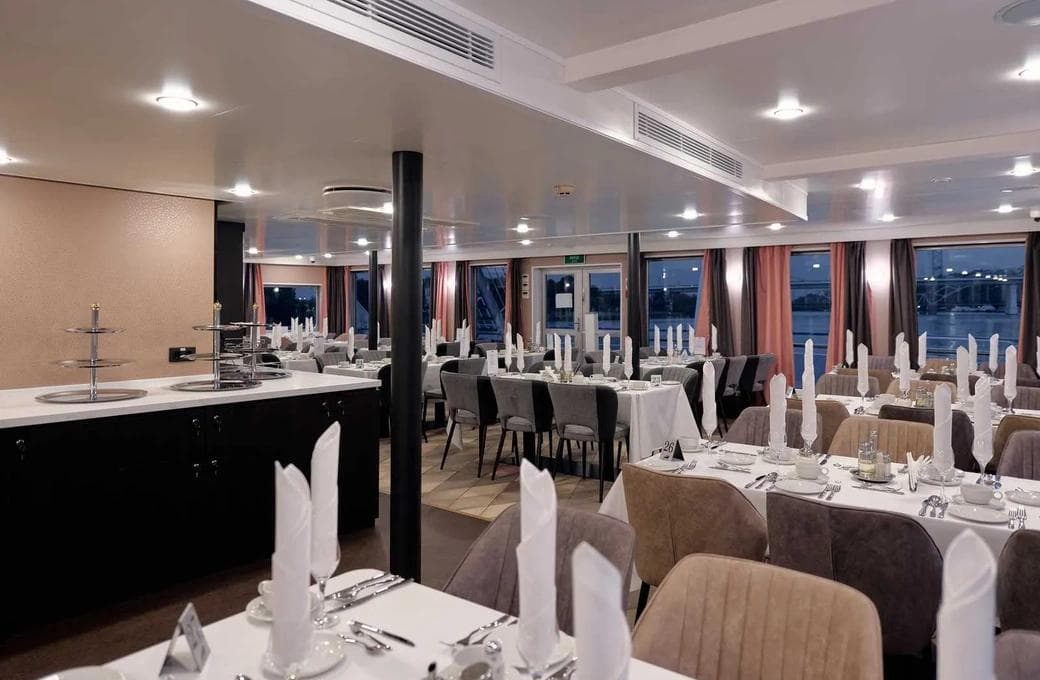 Лайнер Александра, компании Донинтурфлот. Фото 1