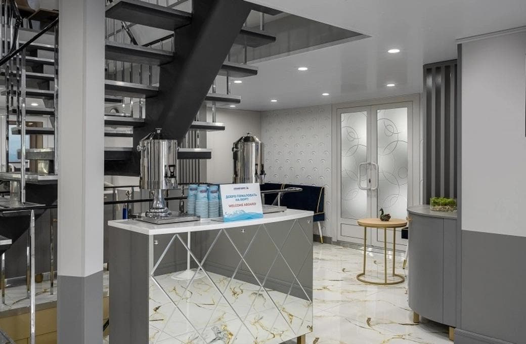 Лайнер Лебединое озеро, компании Созвездие. Фото 1