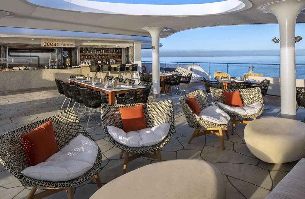 Лайнер Celebrity Flora, компании Celebrity Cruises. Фото 1