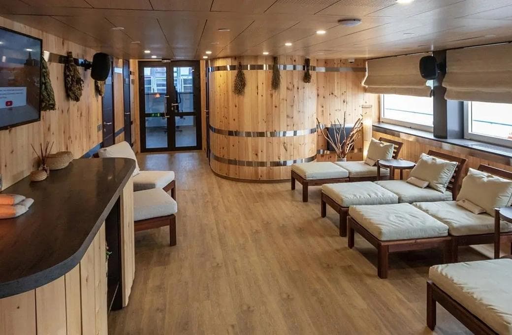 Лайнер Максим Горький, компании ВодоходЪ. Фото 1