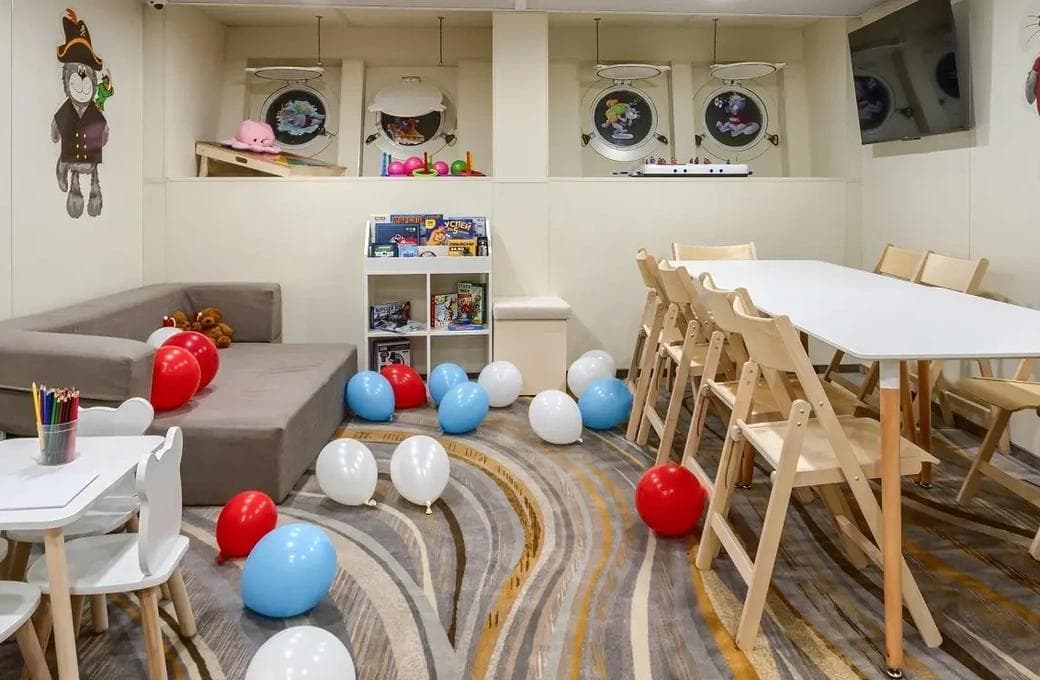 Лайнер Константин Симонов, компании ВодоходЪ. Фото 1