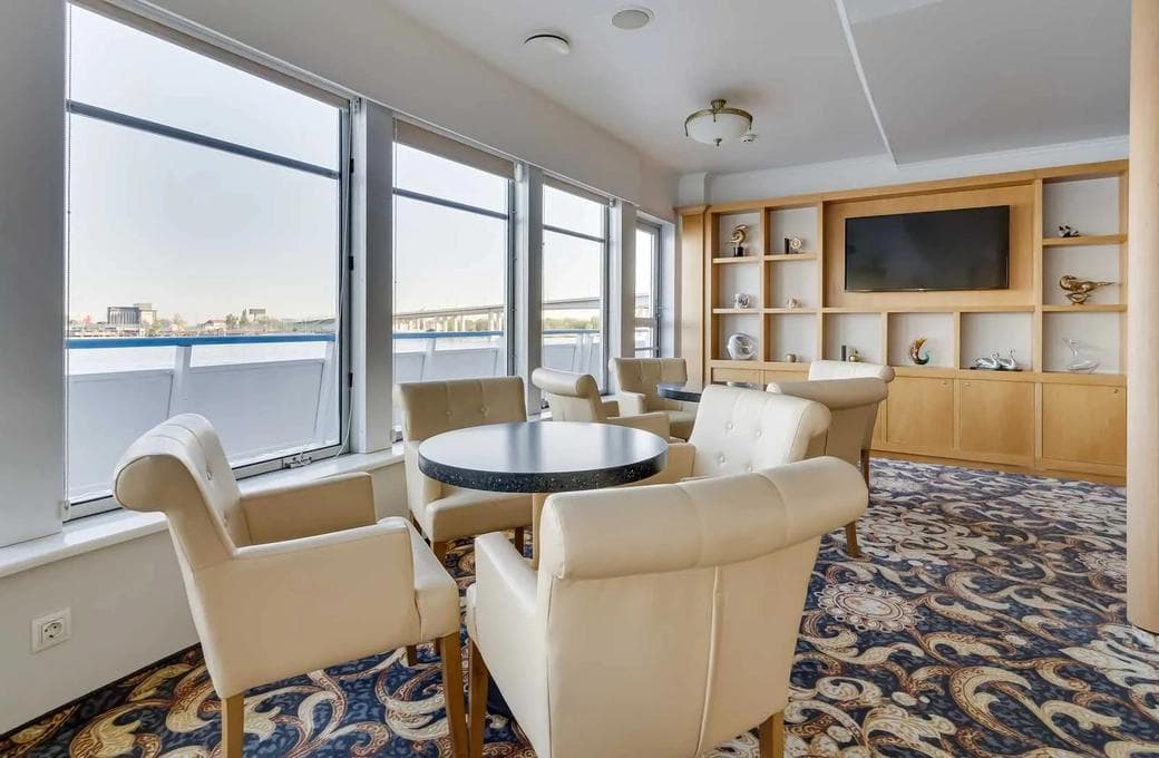 Лайнер Генерал Лавриненков , компании Донинтурфлот. Фото 1