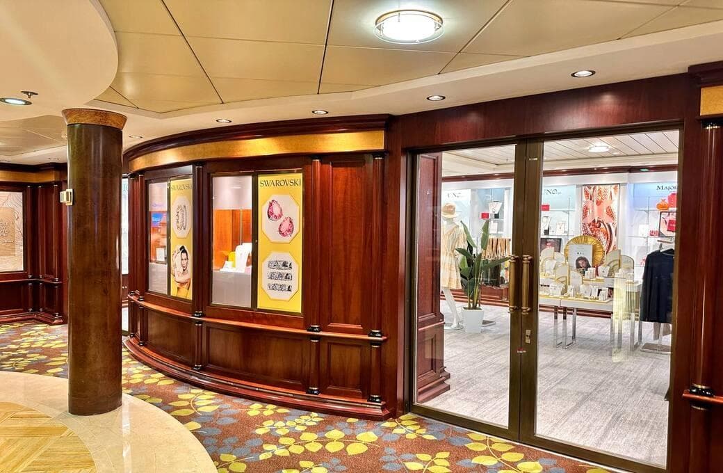 Лайнер Celebrity Infinity, компании Celebrity Cruises. Фото 1