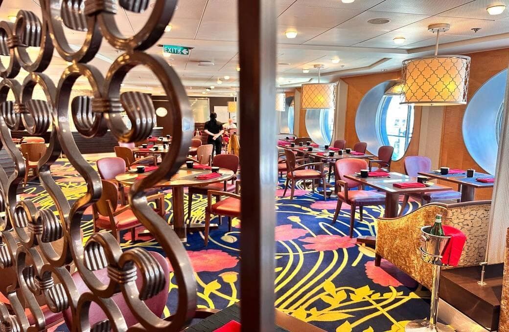 Лайнер Celebrity Infinity, компании Celebrity Cruises. Фото 1