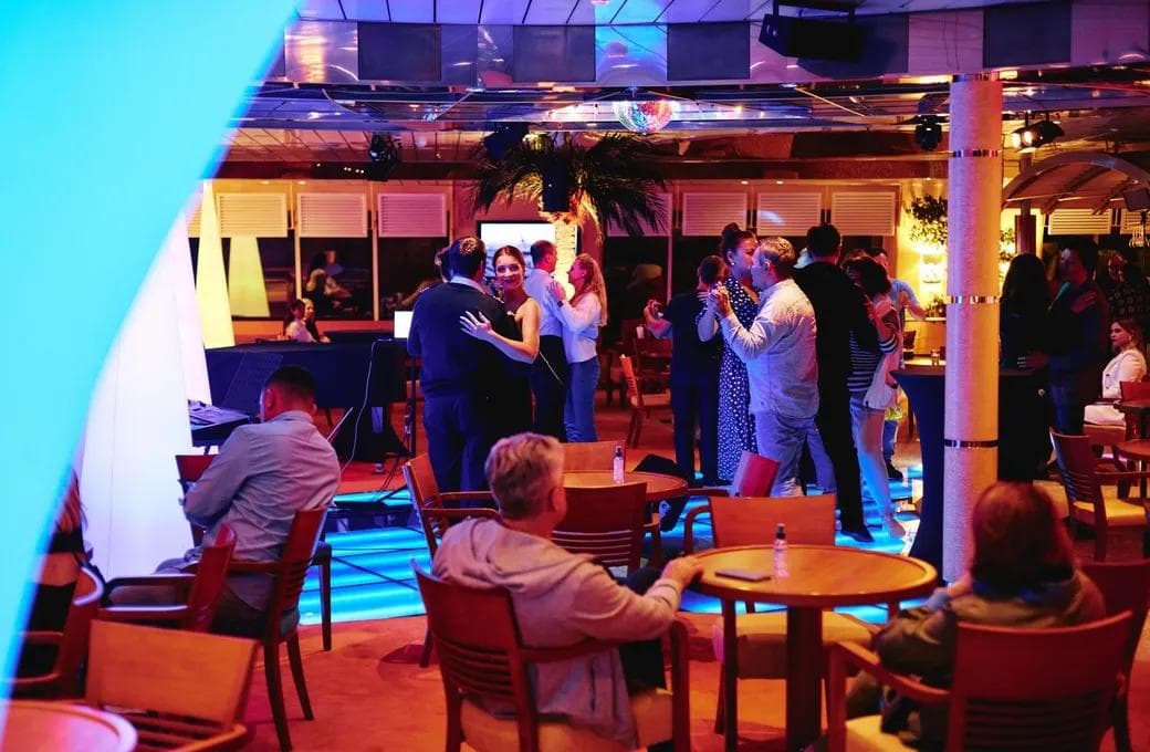 Лайнер Astoria Grande, компании Astoria Grande Cruises. Фото 1