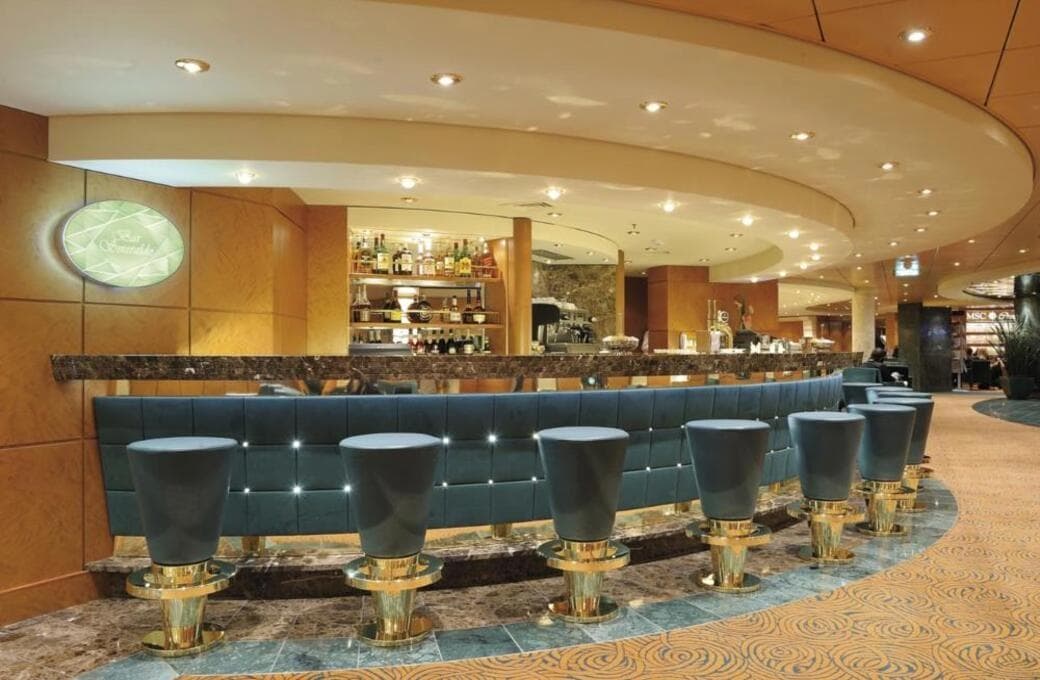 Лайнер MSC Poesia, компании MSC Crociere. Фото 1