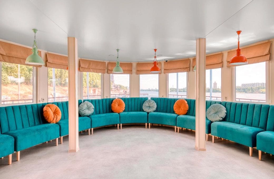 Лайнер Александр Бенуа, компании Созвездие. Фото 1