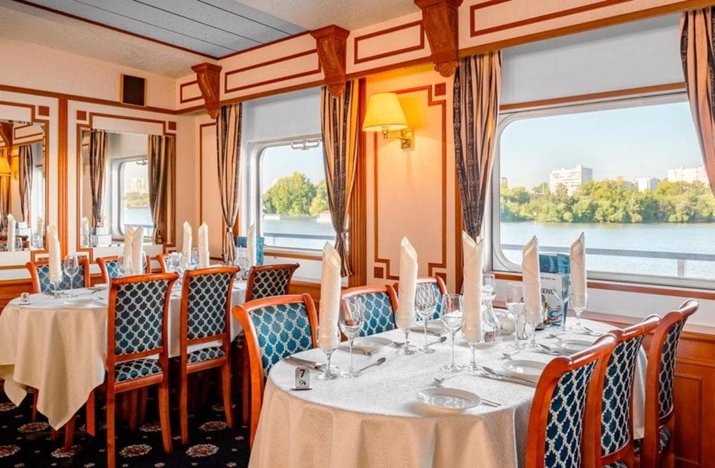 Лайнер Лебединое озеро, компании Созвездие. Фото 1