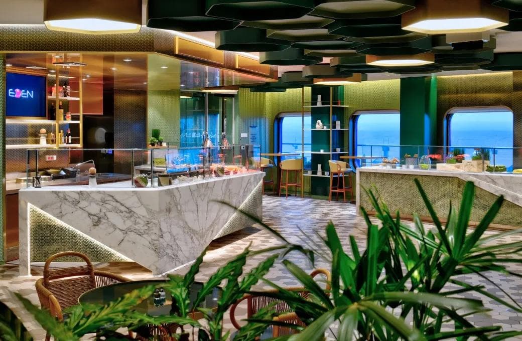 Лайнер Celebrity Beyond, компании Celebrity Cruises. Фото 1