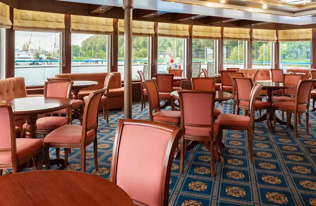 Лайнер Зосима Шашков, компании ВодоходЪ. Фото 1