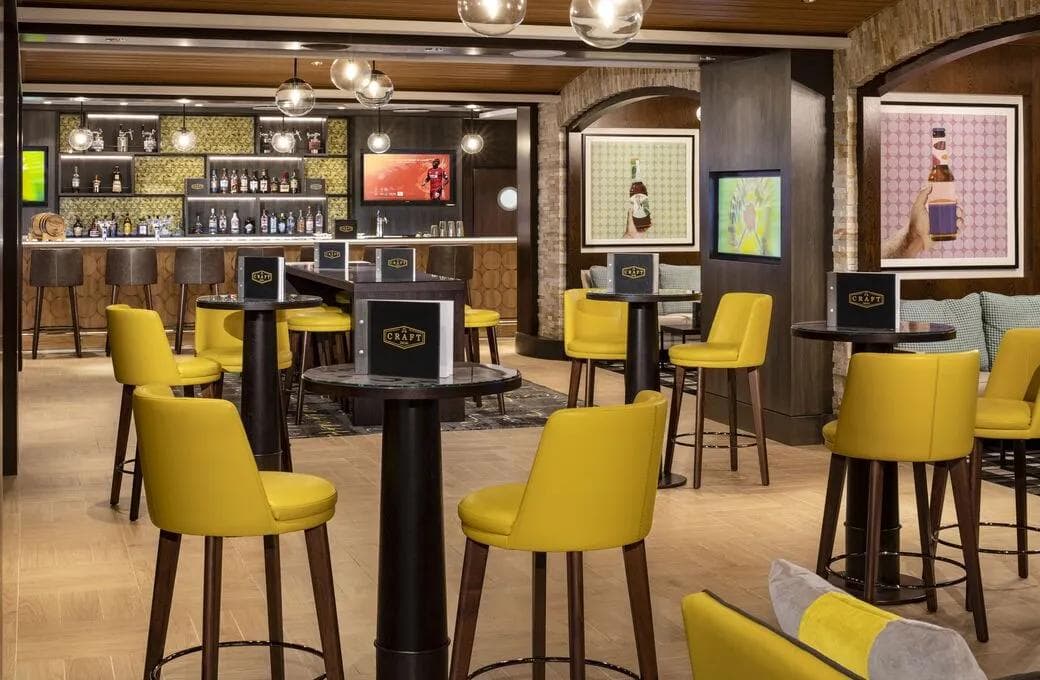 Лайнер Celebrity Silhouette, компании Celebrity Cruises. Фото 1