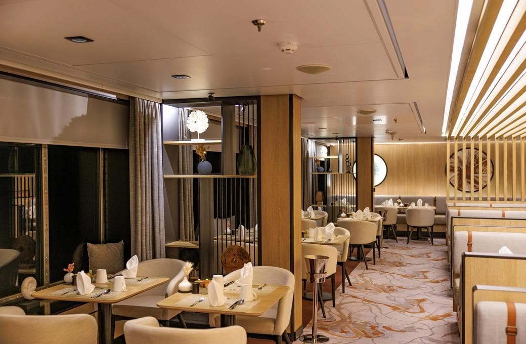 Лайнер SH Diana, компании Swan Hellenic. Фото 1