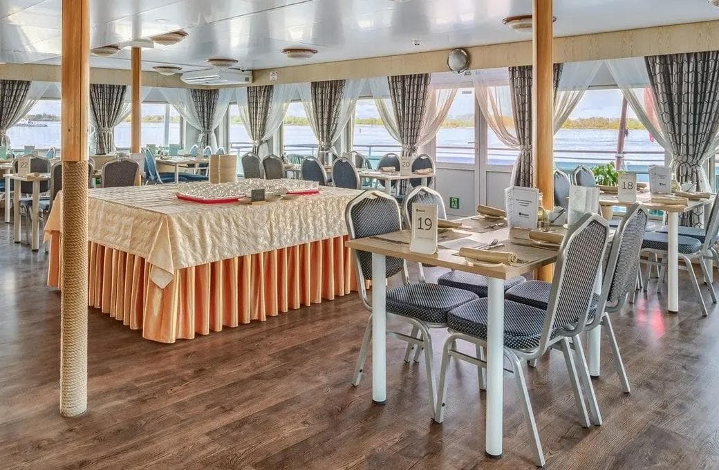 Лайнер Александр Радищев, компании ВодоходЪ. Фото 1