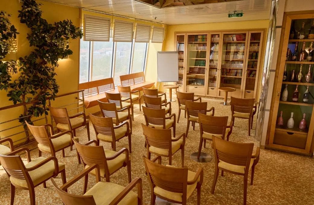 Лайнер Astoria Grande, компании Astoria Grande Cruises. Фото 1