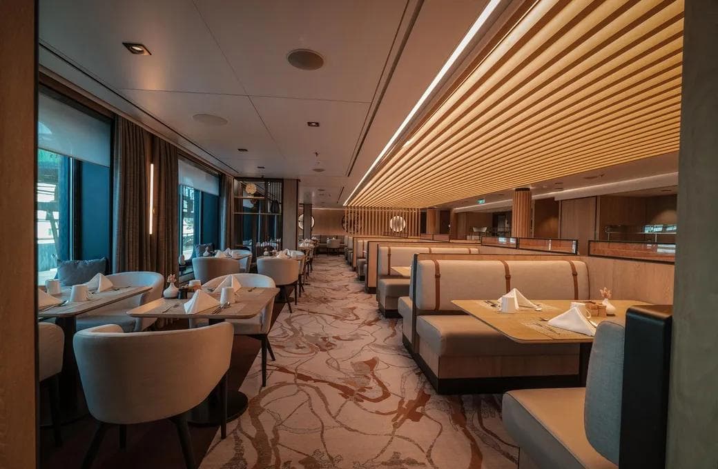 Лайнер SH Minerva, компании Swan Hellenic. Фото 1