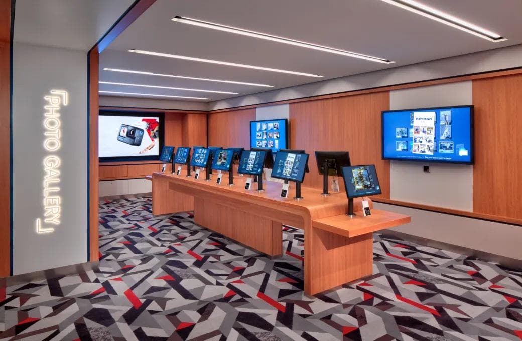 Лайнер Celebrity Beyond, компании Celebrity Cruises. Фото 1