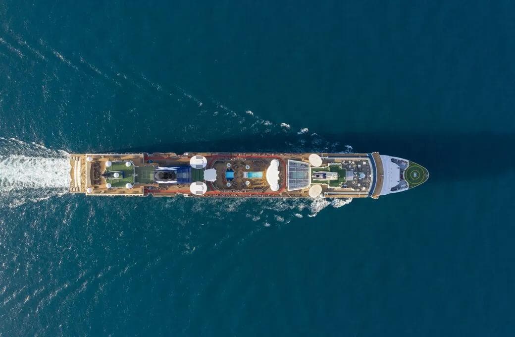 Лайнер Celebrity Millennium, компании Celebrity Cruises. Фото 1