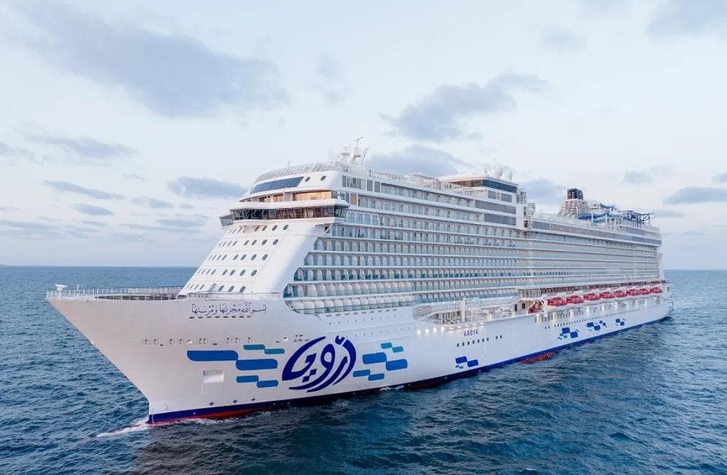 Лайнер Aroya, компании Aroya Cruises. Фото 1