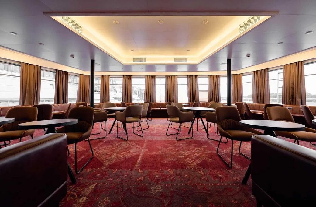 Лайнер Александра, компании Донинтурфлот. Фото 1