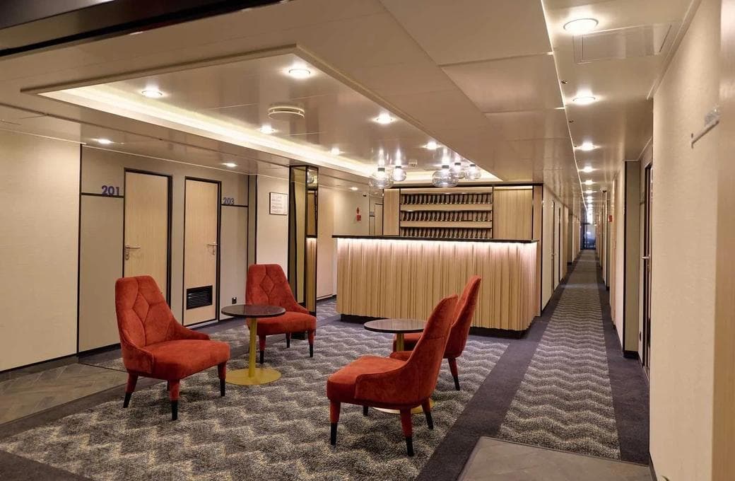 Лайнер Александра, компании Донинтурфлот. Фото 1