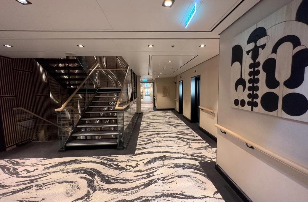 Лайнер SH Diana, компании Swan Hellenic. Фото 1