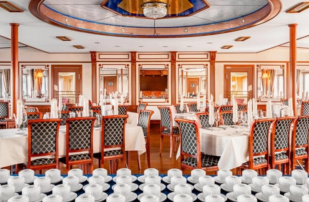 Лайнер Лебединое озеро, компании Созвездие. Фото 1