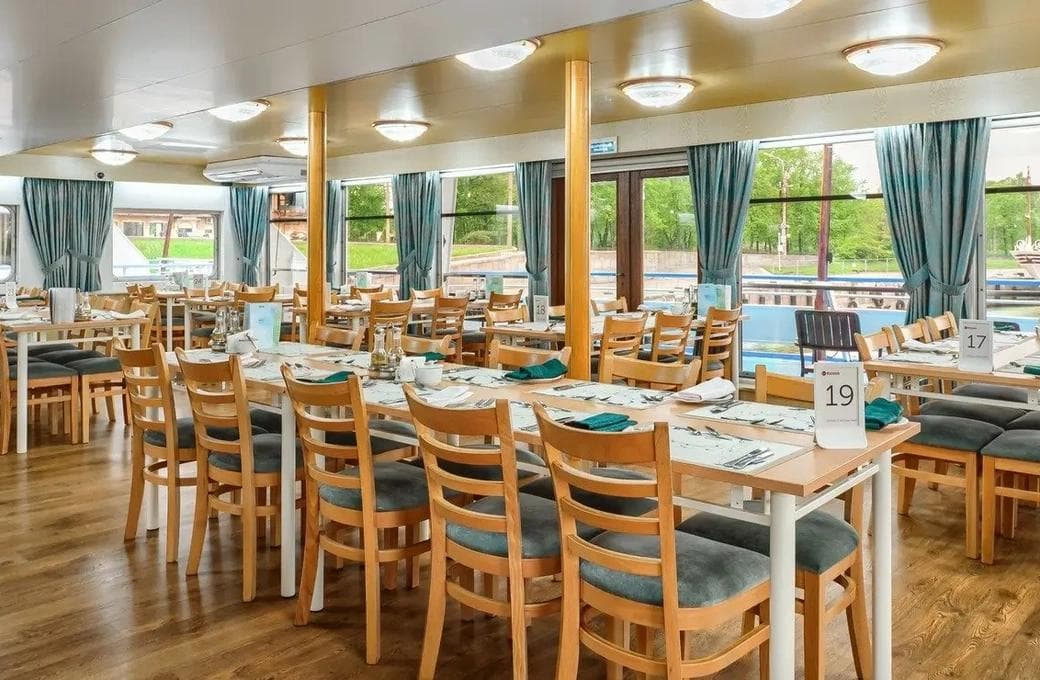 Лайнер Леонид Соболев, компании ВодоходЪ. Фото 1