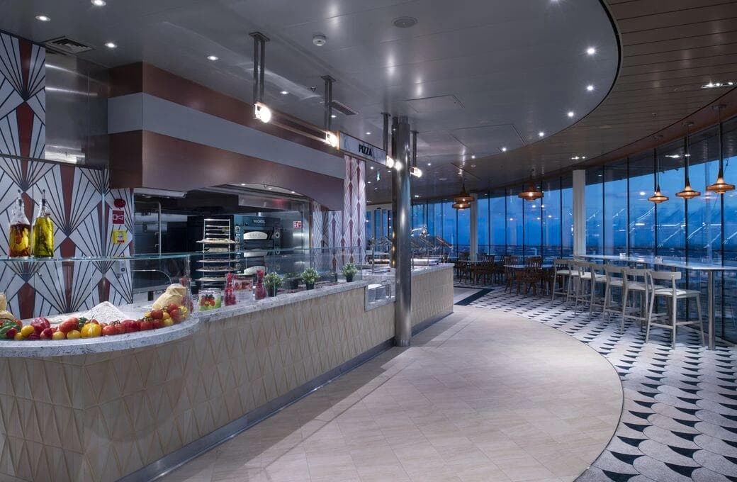 Лайнер Celebrity Edge, компании Celebrity Cruises. Фото 1