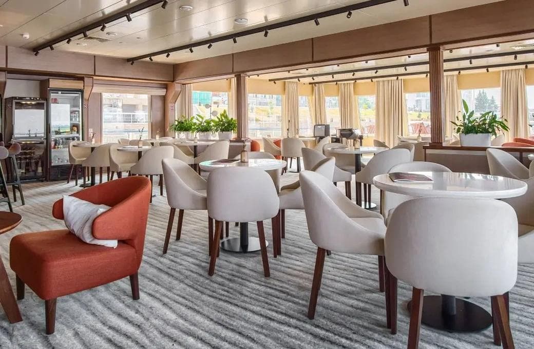 Лайнер Мстислав Ростропович, компании ВодоходЪ. Фото 1