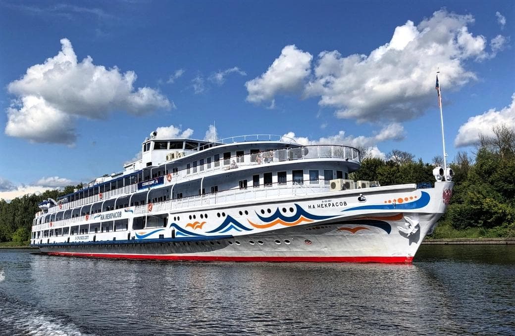 Лайнер Н.А. Некрасов, компании Созвездие. Фото 1