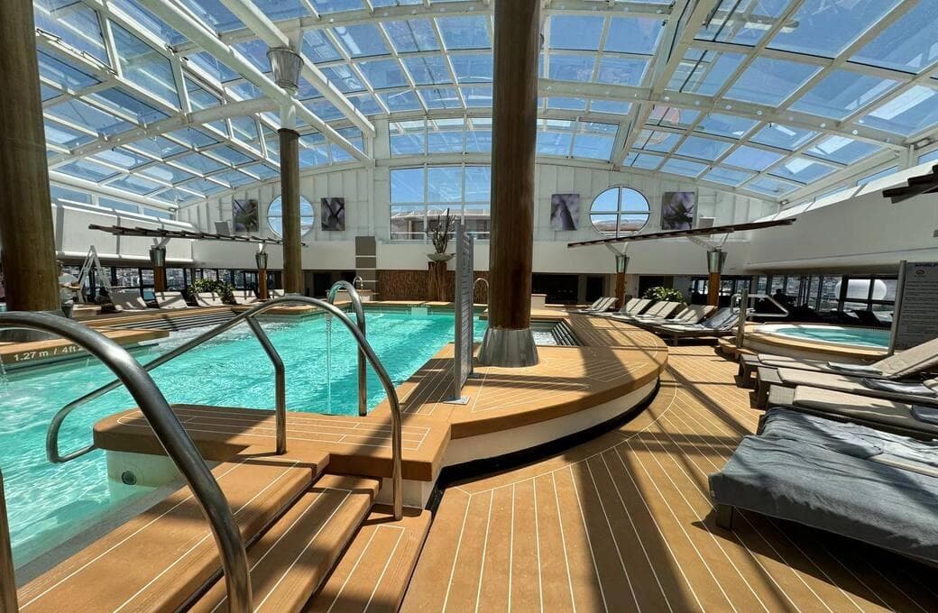 Лайнер Celebrity Infinity, компании Celebrity Cruises. Фото 1