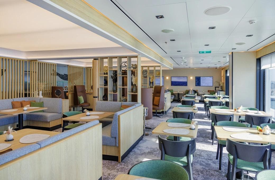 Лайнер SH Diana, компании Swan Hellenic. Фото 1