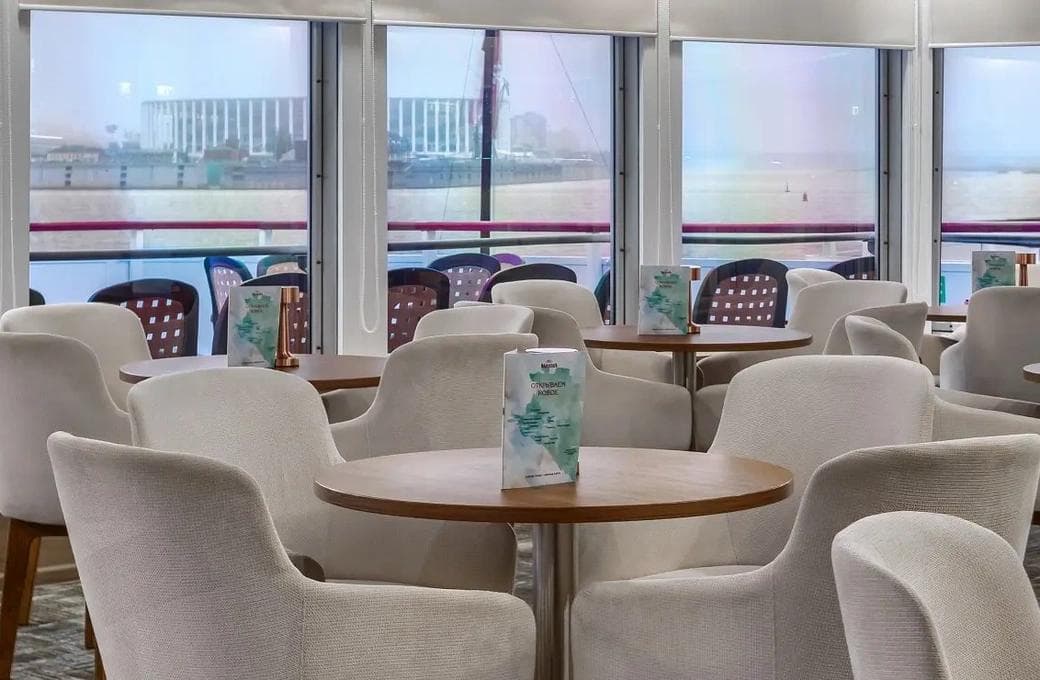 Лайнер Константин Симонов, компании ВодоходЪ. Фото 1