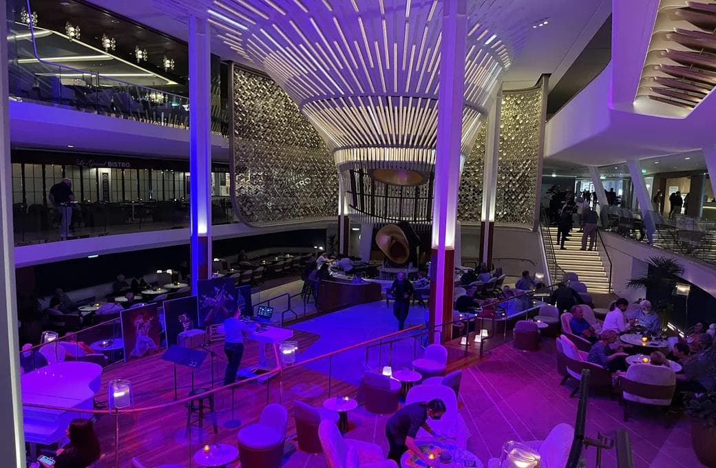 Лайнер Celebrity Apex, компании Celebrity Cruises. Фото 1