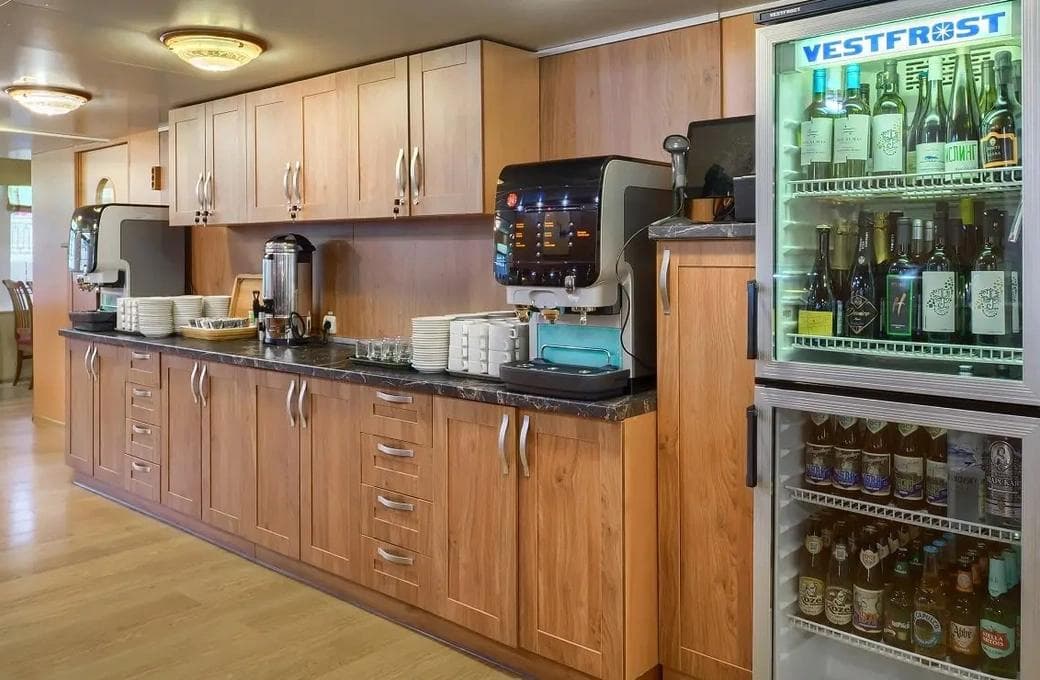 Лайнер Константин Симонов, компании ВодоходЪ. Фото 1