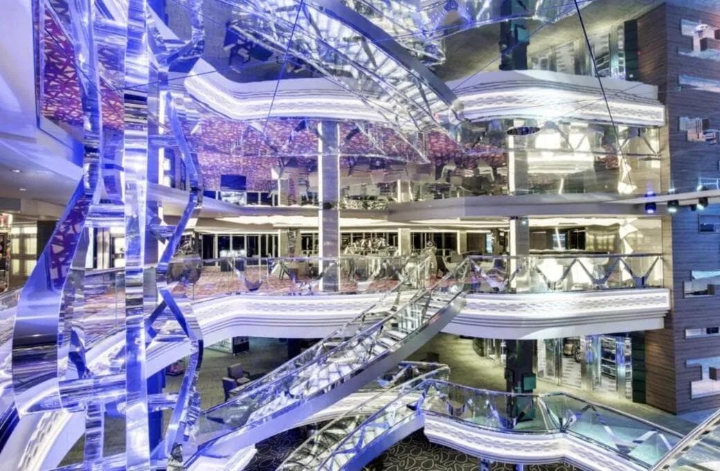 Лайнер MSC Grandiosa, компании MSC Crociere. Фото 1