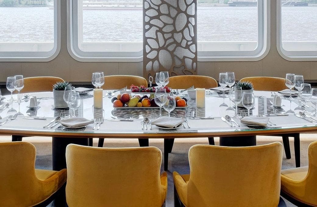 Лайнер Мустай Карим, компании ВодоходЪ. Фото 1