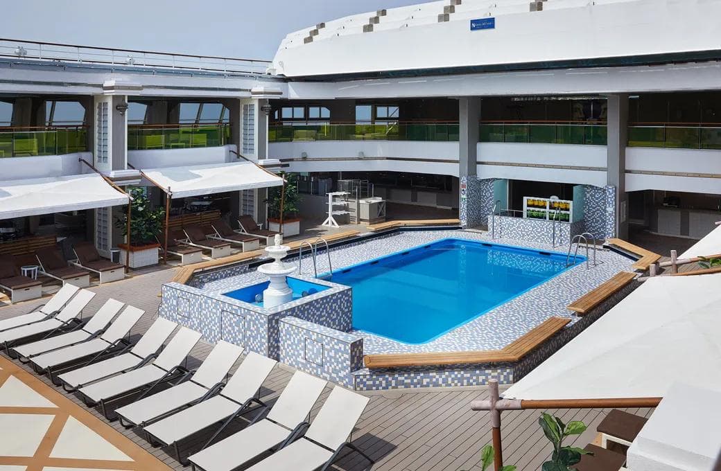 Лайнер Costa Serena, компании Costa Cruises. Фото 1