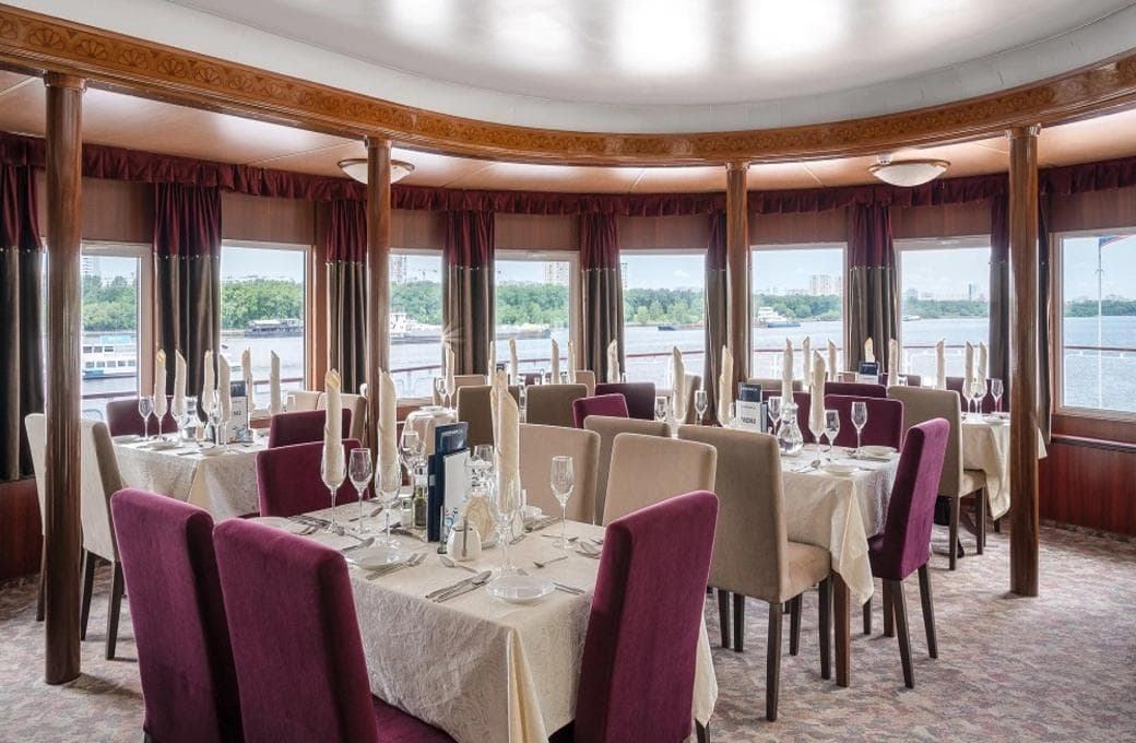 Лайнер Александр Бенуа, компании Созвездие. Фото 1