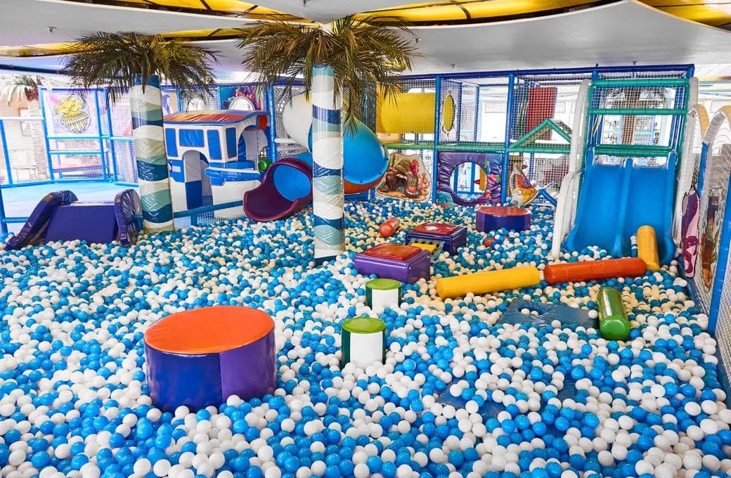 Лайнер Astoria Grande, компании Astoria Grande Cruises. Фото 1