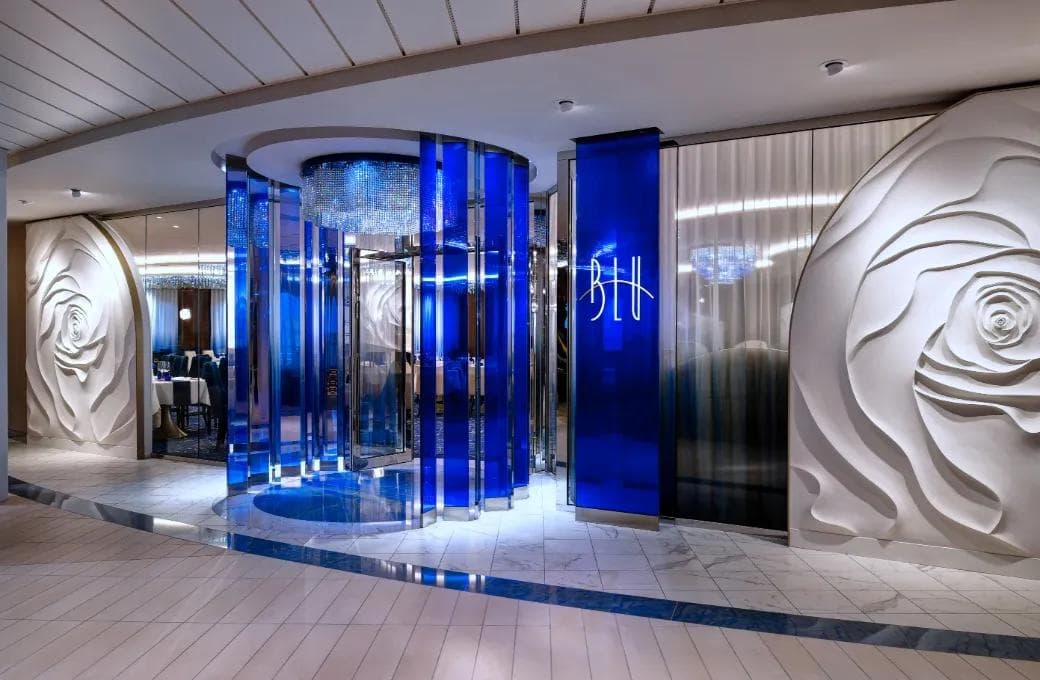 Лайнер Celebrity Beyond, компании Celebrity Cruises. Фото 1