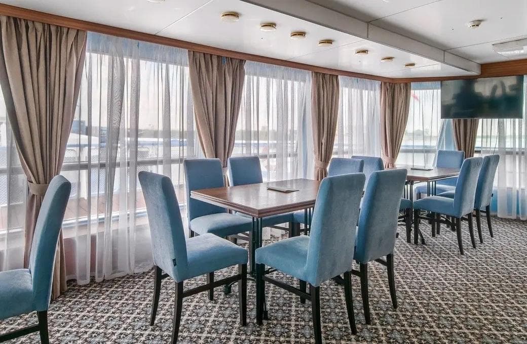 Лайнер Михаил Фрунзе, компании ВодоходЪ. Фото 1