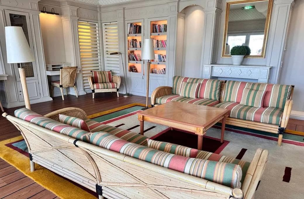 Лайнер Celestyal Discovery, компании Celestyal Cruises. Фото 1