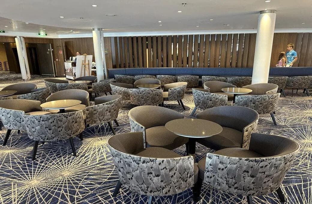 Лайнер Celestyal Discovery, компании Celestyal Cruises. Фото 1