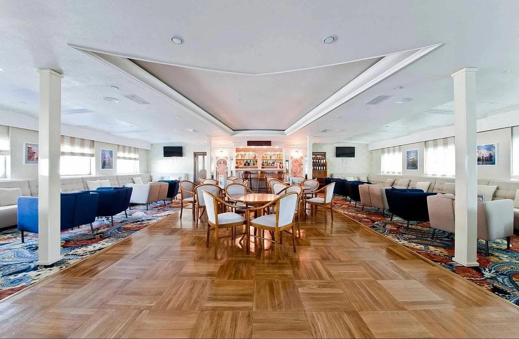 Лайнер Сергей Дягилев, компании Донинтурфлот. Фото 1